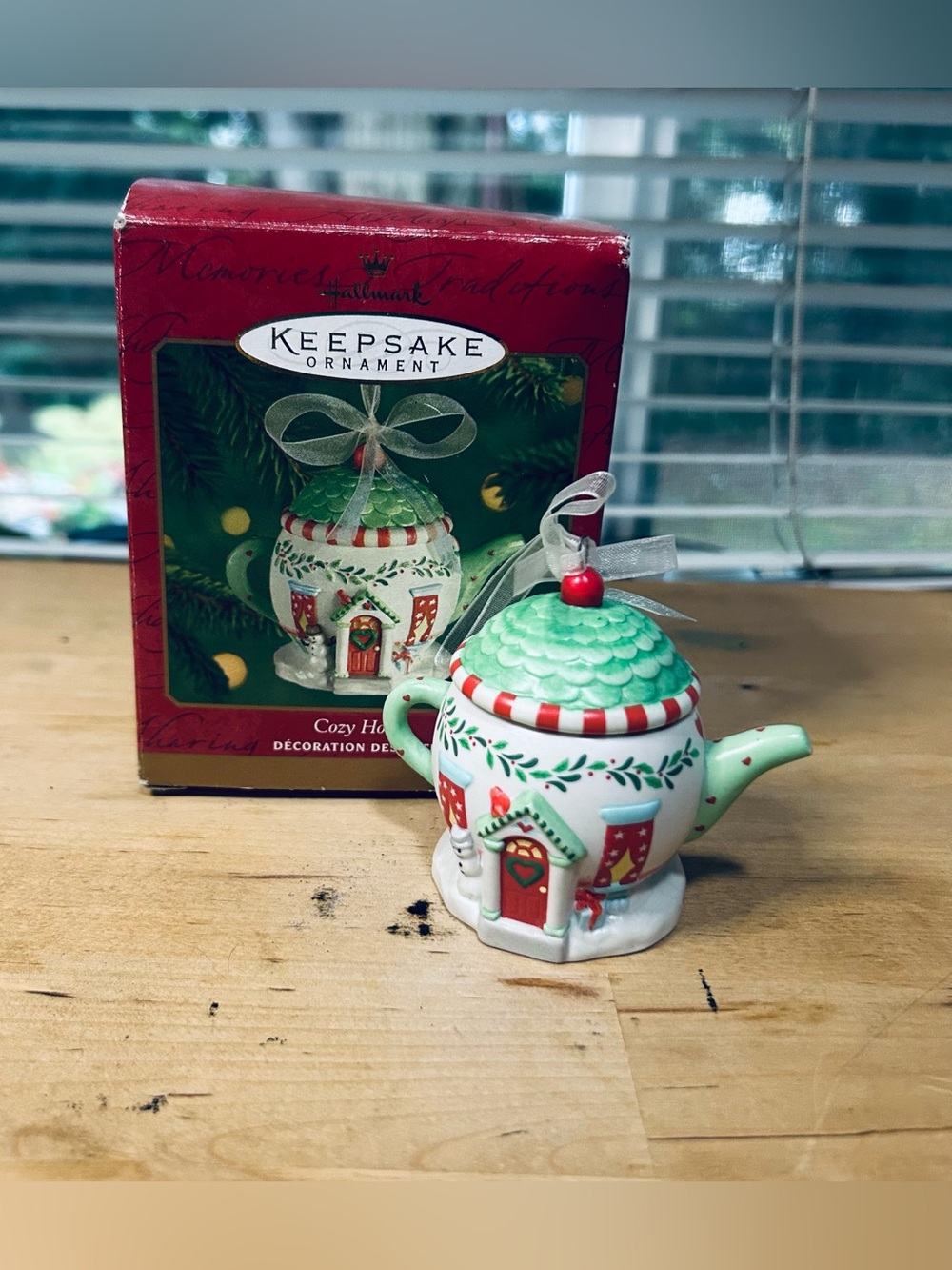 Vintage 2001 Hallmark Keepsake Ornament COZY HOME Christmas Teapot with box